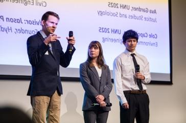 Team presentation at the Social Venture 创新 Challenge