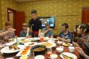 主要研究 students eating lunch in 中国
