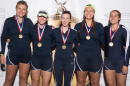 在2017年查尔斯帆船赛中获胜后，UNH女子船员队