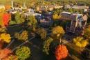 无人机拍摄的主要研究校园，绚丽的秋色